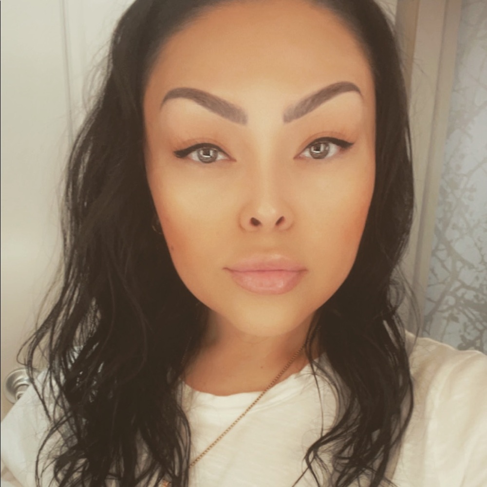 Meet your Posher, Lena